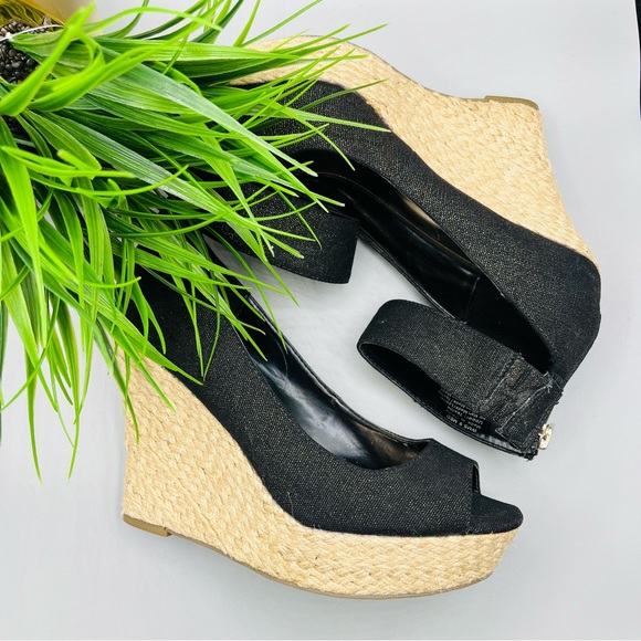Jennifer Lopez Shoes - Preloved‎ Jennifer Lopez Black Wedges